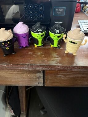 Wendy’s Halloween Frosty   Frights Kids Meal collectible Action Figures set of 5